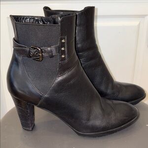 Aquatalia Black Leather Size 8.5 Side Zip Ankle Booties